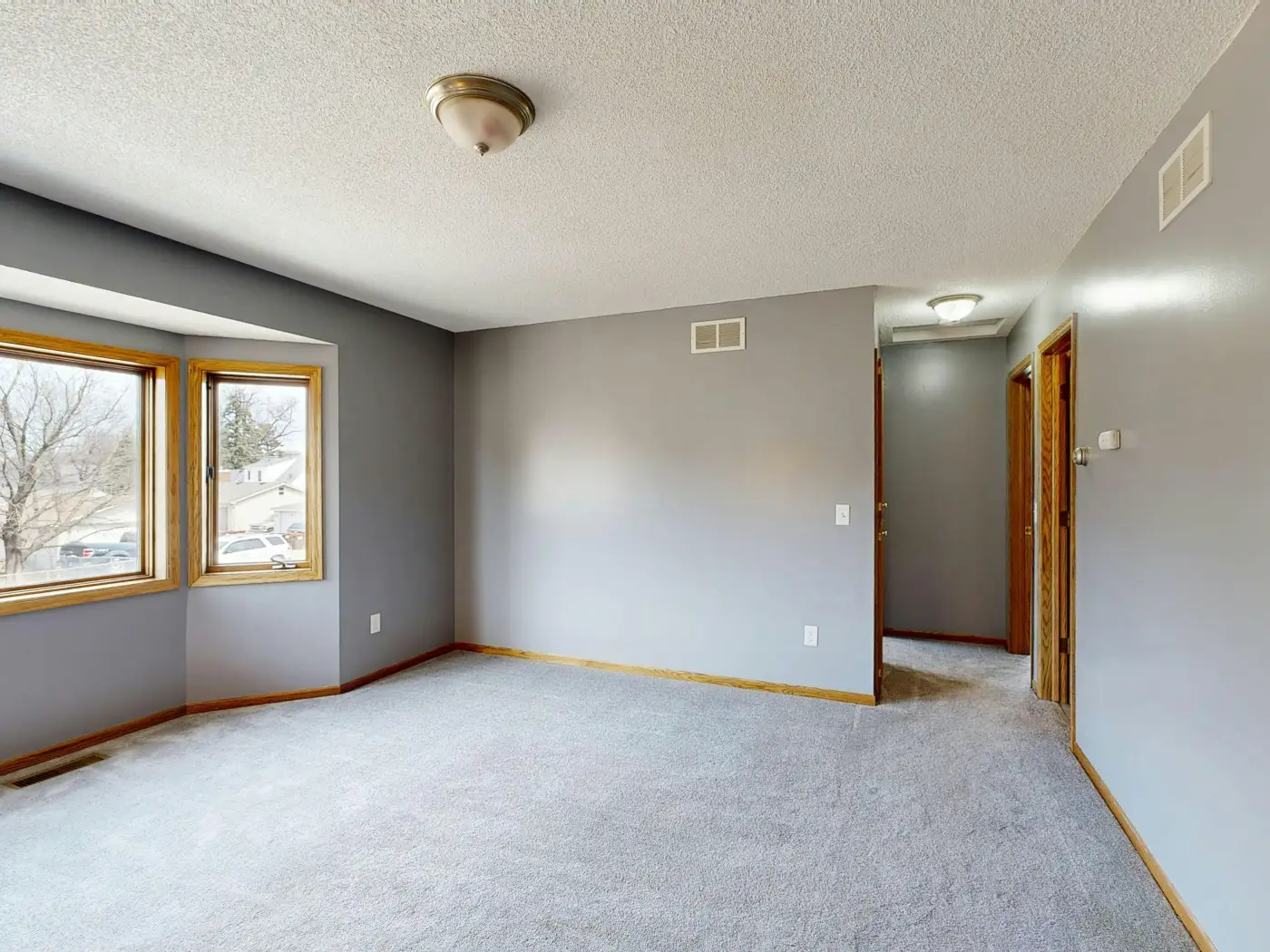 Empty living room before redesign